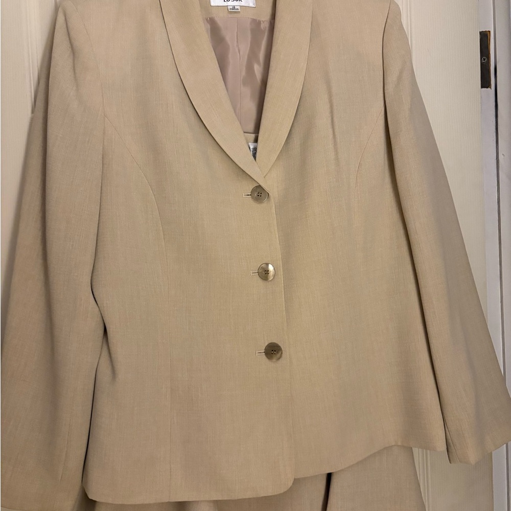 Le Suit Classic Beige Suit
